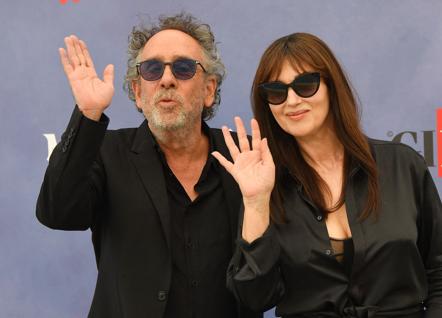 Monica Bellucci și Tim Burton s-au despărțit după aproape trei ani de relație