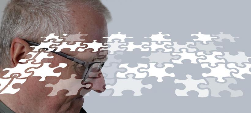 Alzheimer nu este doar „pierderea memoriei”. Cum diferențiem semnele demenței de îmbătrânirea normală a creierului