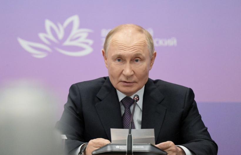 Putin anunță că Rusia va respecta limitele privind armele nucleare încă un an