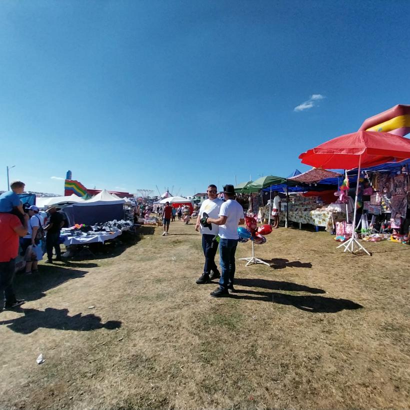 Târgul oierilor din nordul Dâmboviței concurează cu Târgul de Fete de pe Muntele Găina 18972877