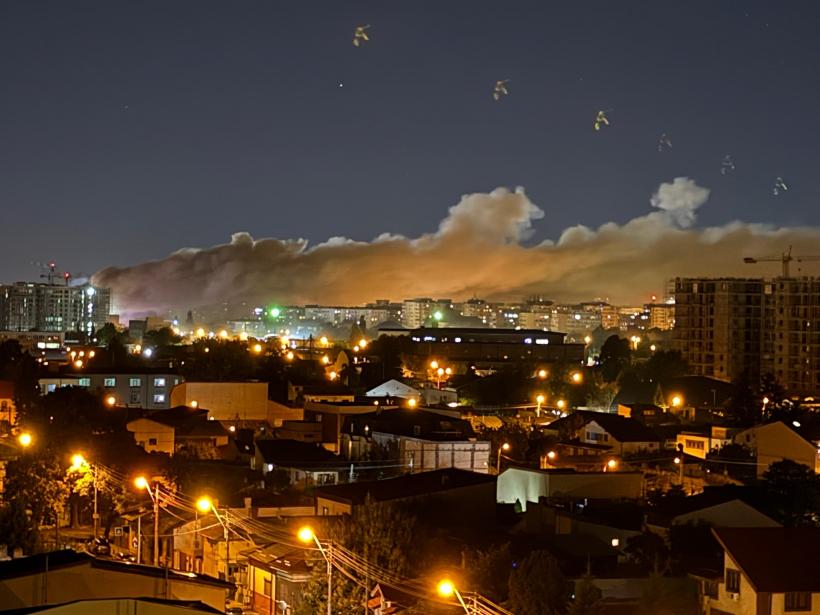 Incendiul din Sectorul 2: Poluare uriașă a mediului. Structura metalică a construcției a fost distrusă. Pompierii se află și acum la fața locului 