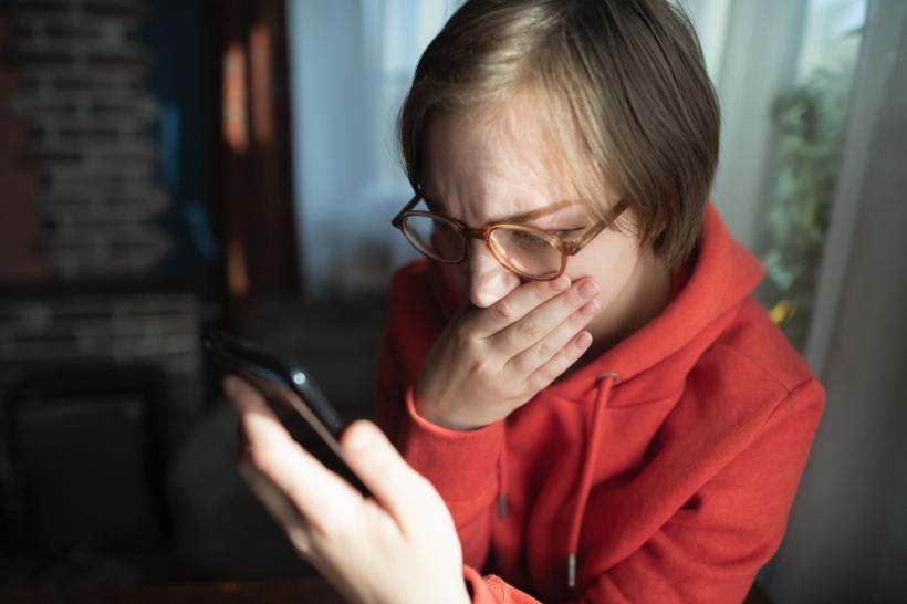 Cum acționează escrocii pentru a „hipnotiza” victimele și cum se pot apăra cei vizați de infractori