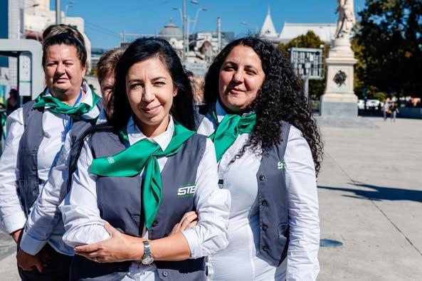 Societatea de Transport București reînnoiește uniformele controlorilor, după modernizarea flotei