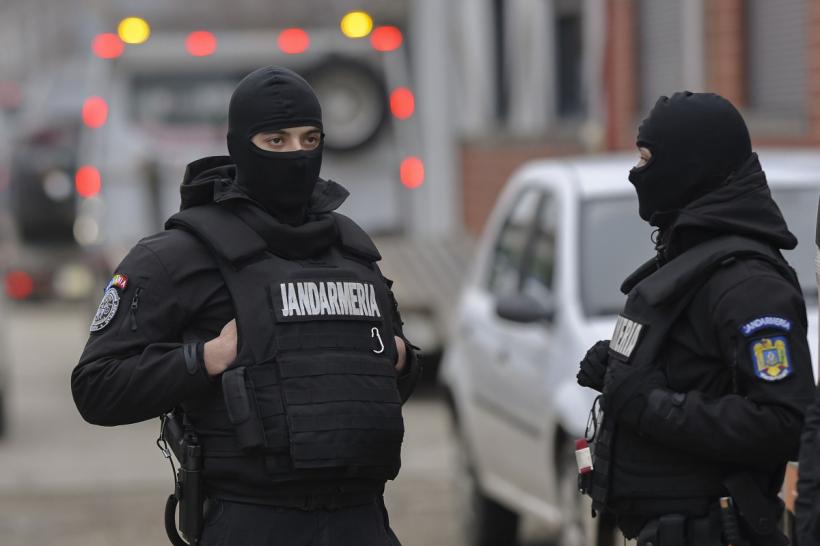 Doi bărbați au agresat un agent de securitate la o sală de jocuri 