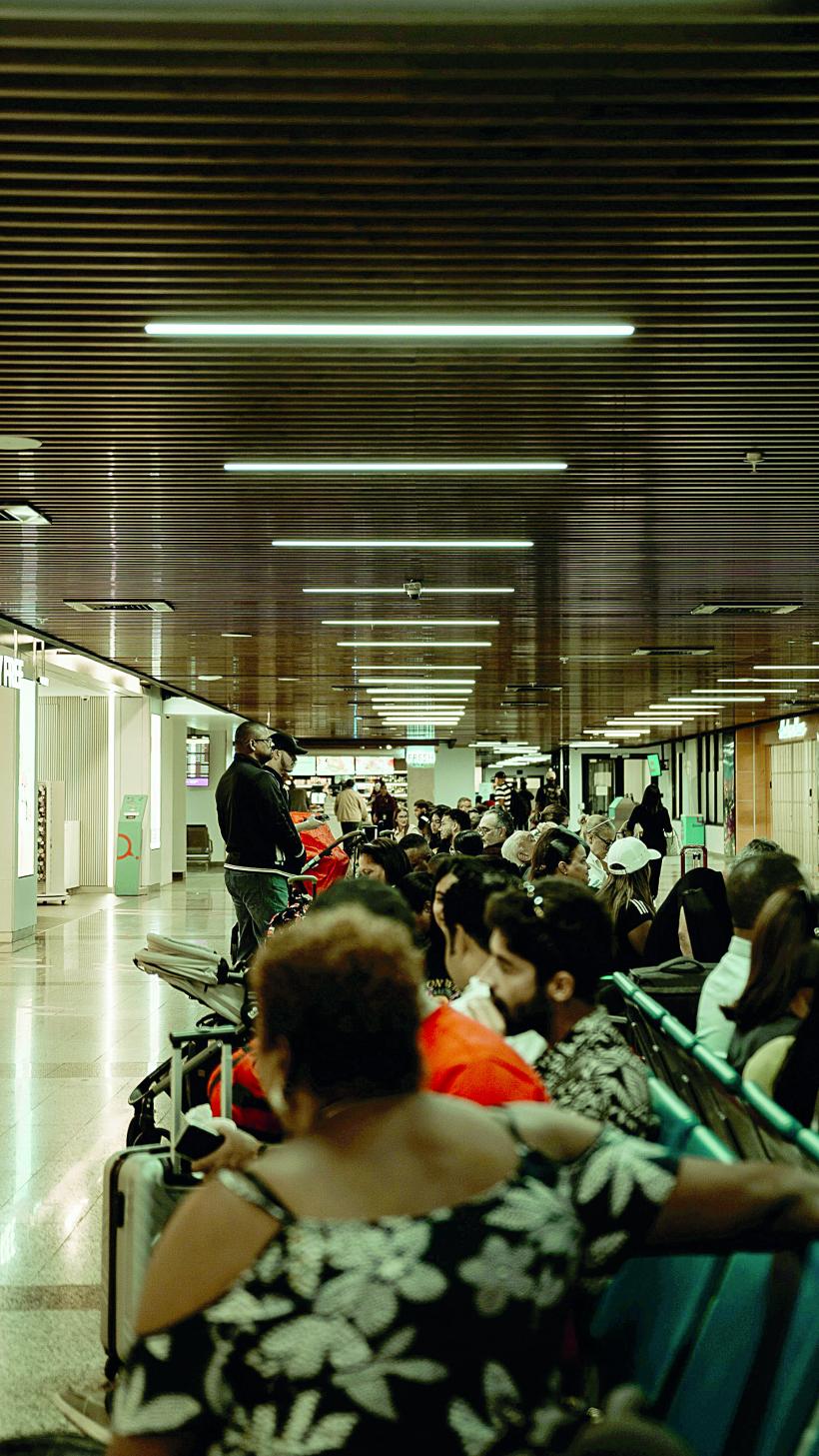 Întârzieri, greve și un zâmbet românesc după 26 de ore de zbor 18973467