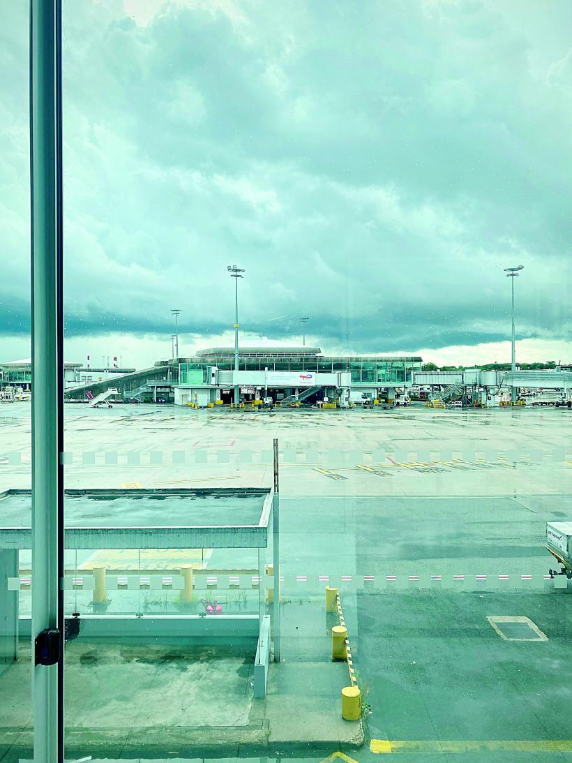 Întârzieri, greve și un zâmbet românesc după 26 de ore de zbor 18973469