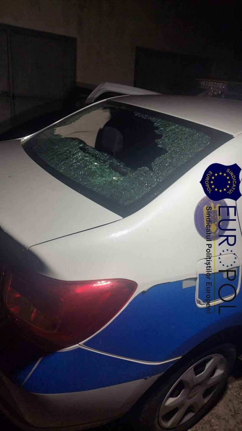 Polițiști atacați cu sticle și obiecte contondente la Bocșa. Procurorii i-au lăsat liberi pe agresori