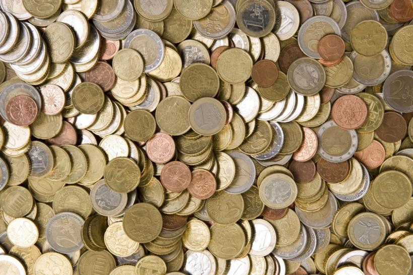 Monede și bancnote autentice din toată lumea, într-o colecție unică: „România a fost printre primele țări cu bancnote din plastic”