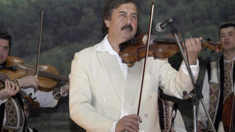 Surpriză în politica moldovenească: Dirijorul orchestrei „Lăutarii”, deputat la 72 de ani