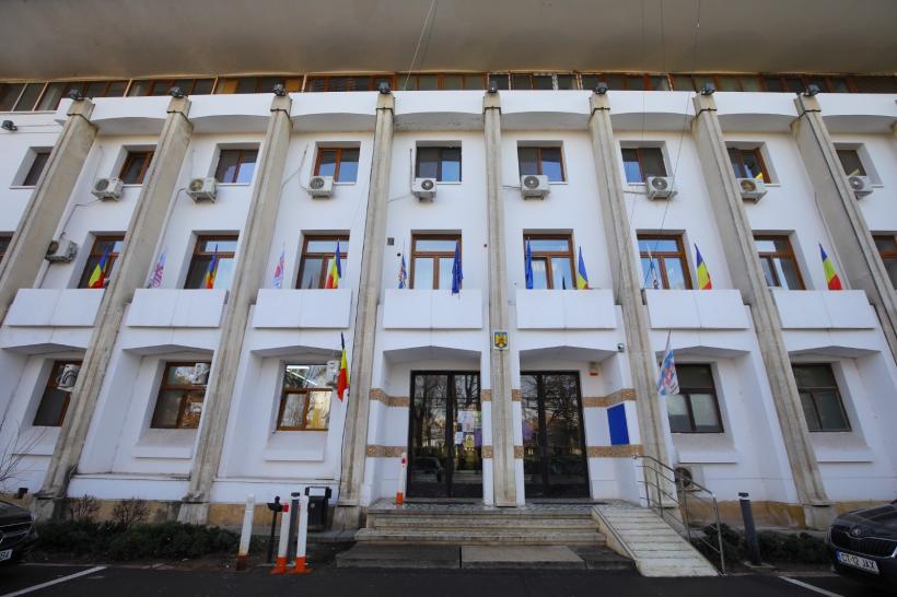 Ar putea angaja 1.000 de salariați, dar Primăria Constanța preferă să externalizeze. Afacere de 109 milioane de euro, în plină criză, pe Litoral 18974316