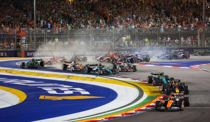 Adrenalină pură și un spectacol care nu poate fi ratat: Marele Premiu de Formula 1 de la Singapore se vede duminică, de la 14:45, pe Antena 1 și AntenaPLAY
