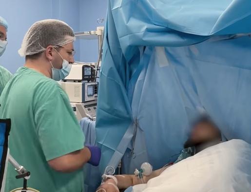 Miracol la Cluj: Muzician operat pe creier în timp ce cânta „Nunta lui Figaro”. Awake surgery în România