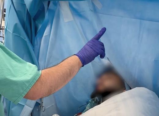 Miracol la Cluj: Muzician operat pe creier în timp ce cânta „Nunta lui Figaro”. Awake surgery în România 18974637