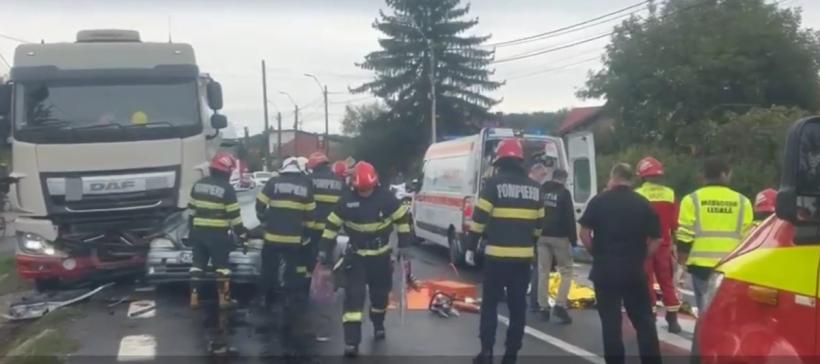 Accident între un TIR și o autoutilitară pe autostrada A1, în județul Sibiu — o persoană rănită