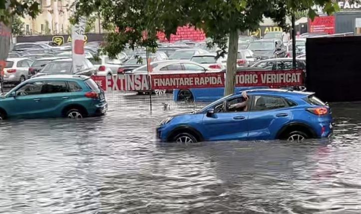 Furtuna din București a dat mari bătăi de cap reprezentanților ISU. Sute de intervenții, mașini avariate și copaci doborâți