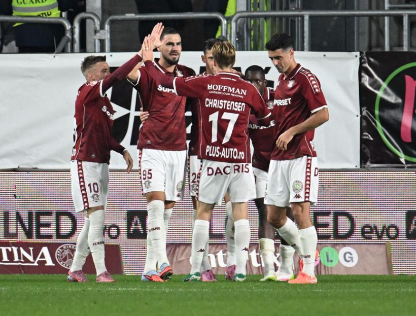Rapid Bucureşti, pe primul loc în Superligă, după ce a învins Farul
