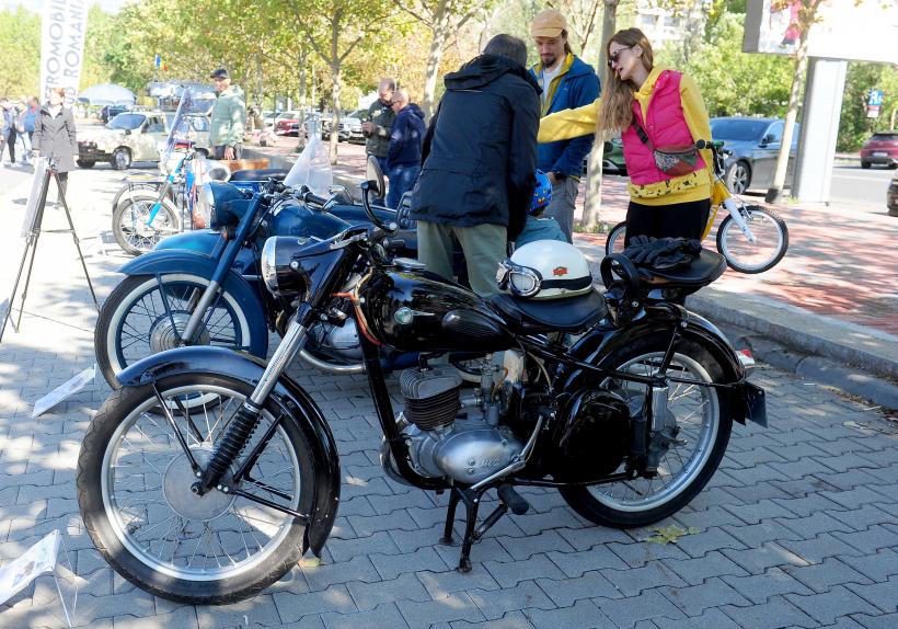 Mașinile socialiste cuceresc din nou Bucureștiul: Retromobil Club România prezintă ediția a V-a „Socialistele Orașului” 18974792