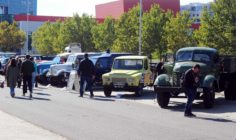 Mașinile socialiste cuceresc din nou Bucureștiul: Retromobil Club România prezintă ediția a V-a „Socialistele Orașului” 18974808