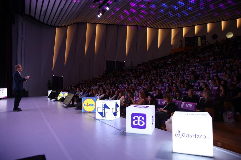 Părinții din România caută experți în metode sănătoase de creștere a copiilor 18974812