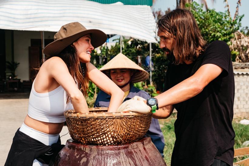 Schimb de echipe spectaculos în cel de-al doilea episod al etapei din Asia Express - Drumul Eroilor. Emisiunea a fost lider de audiență