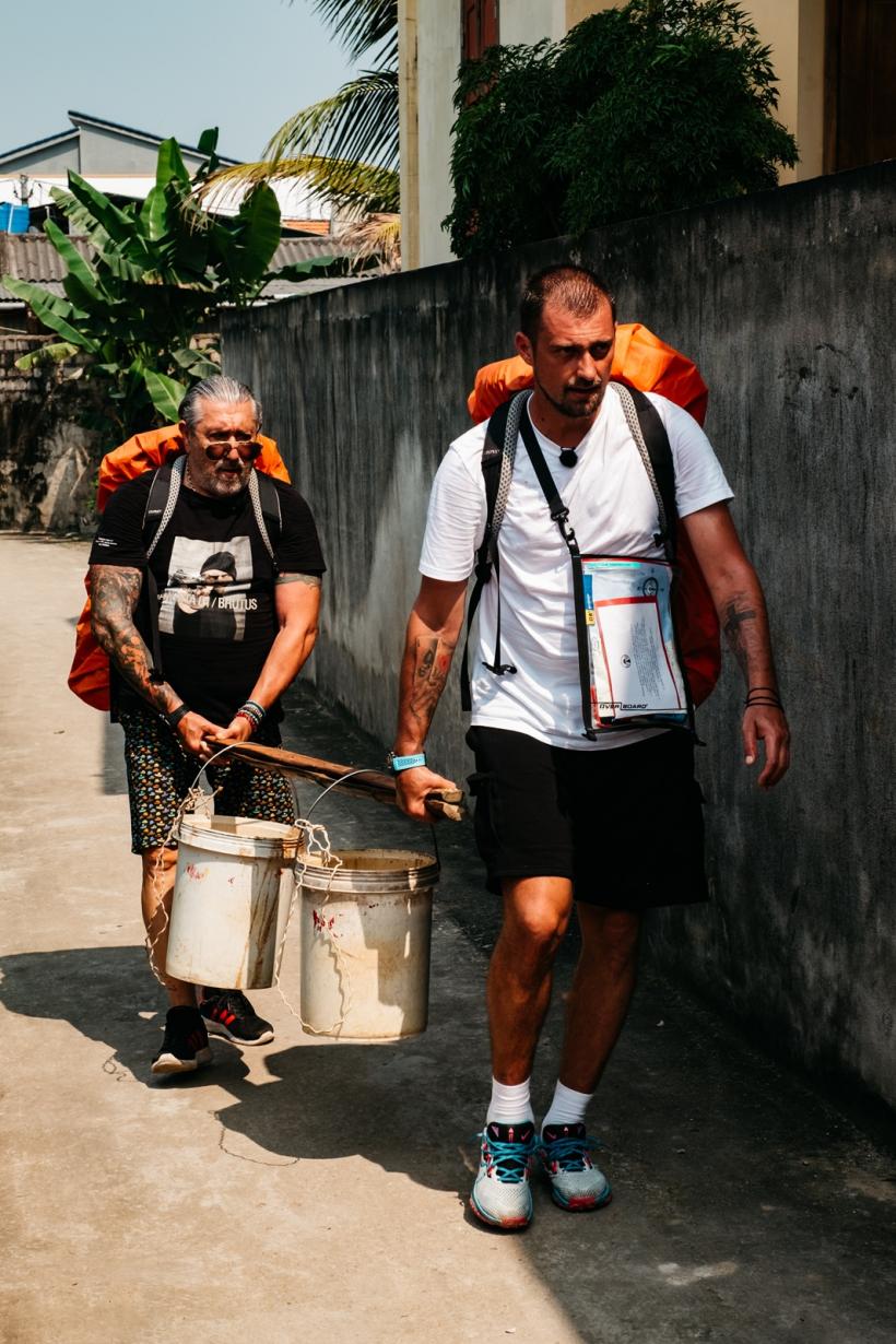 Schimb de echipe spectaculos în cel de-al doilea episod al etapei din Asia Express - Drumul Eroilor. Emisiunea a fost lider de audiență 18974886