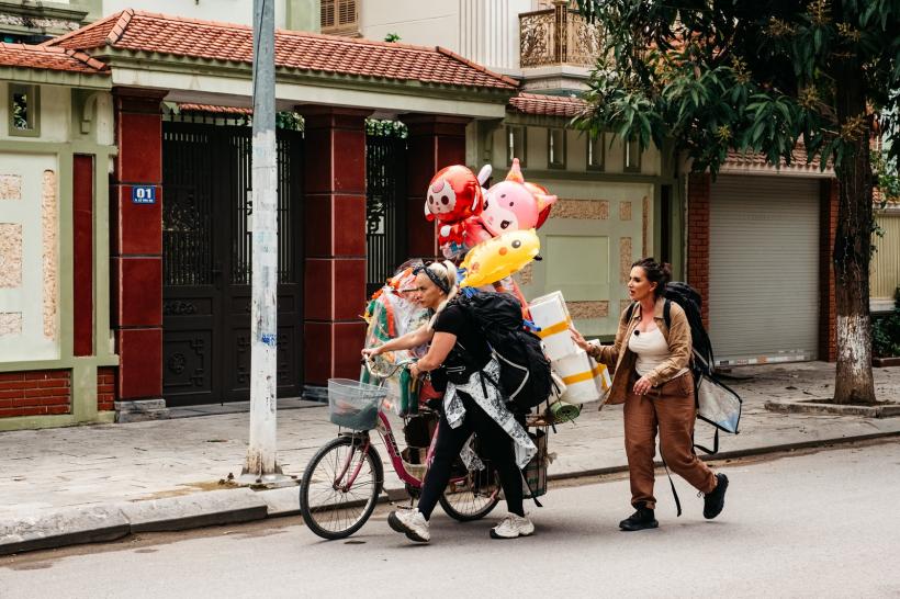 Schimb de echipe spectaculos în cel de-al doilea episod al etapei din Asia Express - Drumul Eroilor. Emisiunea a fost lider de audiență 18974889