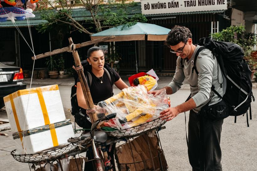 Schimb de echipe spectaculos în cel de-al doilea episod al etapei din Asia Express - Drumul Eroilor. Emisiunea a fost lider de audiență 18974890