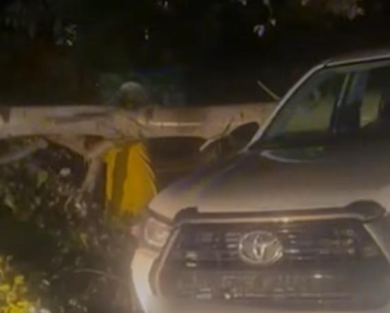 Bilanț Cod Roșu în România: Roci desprinse de pe versanți, mașini avariate și copaci căzuți 18975236