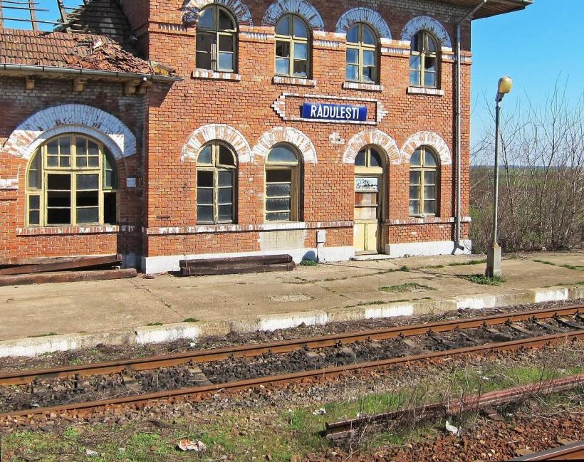 Vrea cineva o gară ieftină? Dar 10 km de șină? România se pregătește să scurteze calea ferată