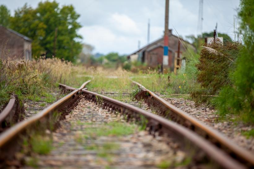 Vrea cineva o gară ieftină? Dar 10 km de șină? România se pregătește să scurteze calea ferată 18974966