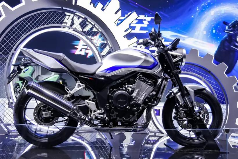 Honda revine la Super Four