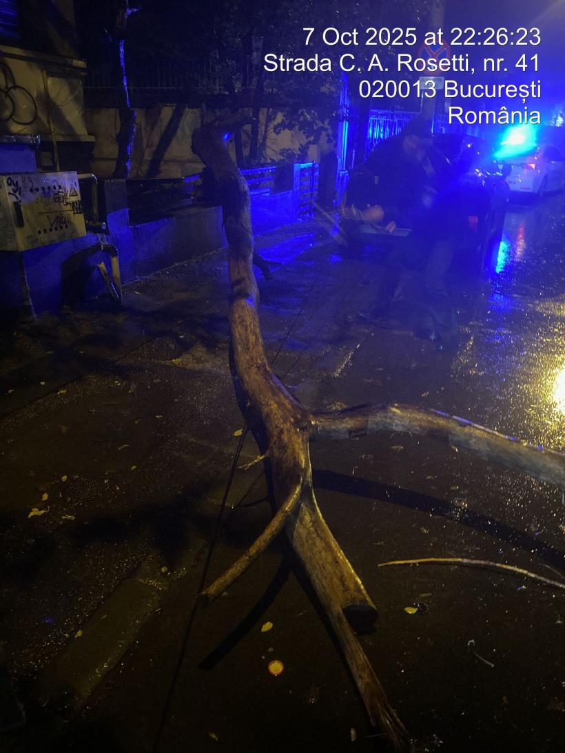 România, sub COD ROȘU: Efectele devastatoare ale ciclonului Barbara 18975240