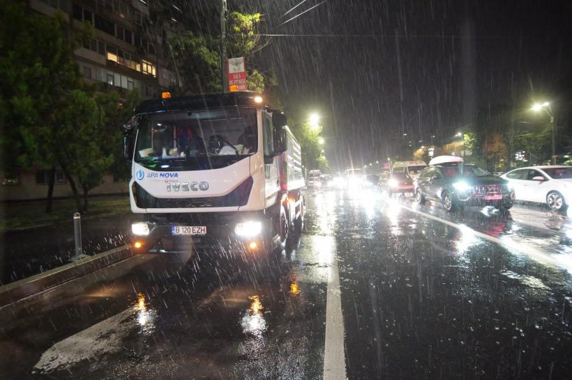 România, sub COD ROȘU: Efectele devastatoare ale ciclonului Barbara 18975241