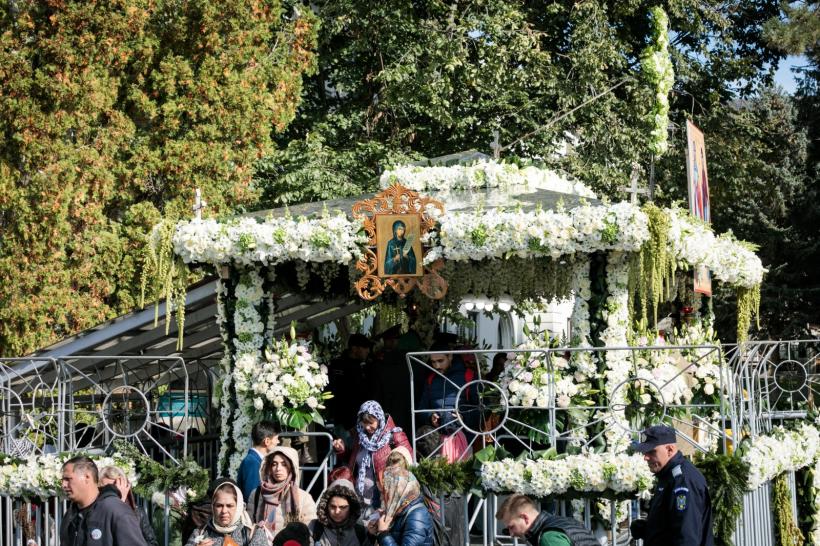 A început pelerinajul la moaștele Sfintei Parascheva de la Iași 18975274