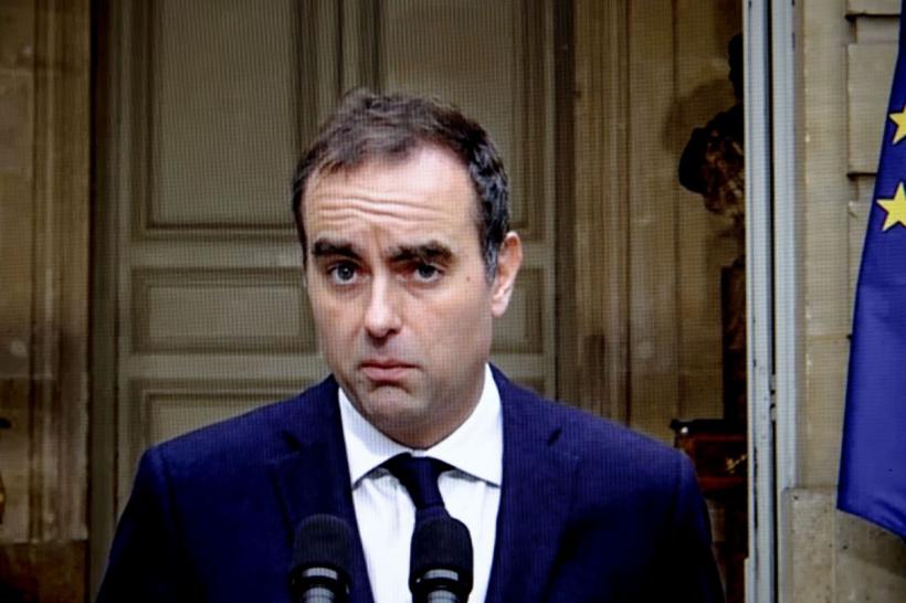 Criză de amploare în Franța. Ultima șansă a președintelui Emmanuel Macron