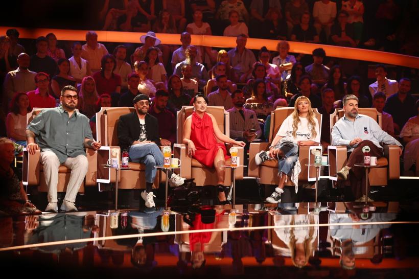 Juriul ținut în corzi. Micutzu, Anca Dinicu și Maurice cu mâinile la ochi în timpul unui număr de la The Ticket 18975625