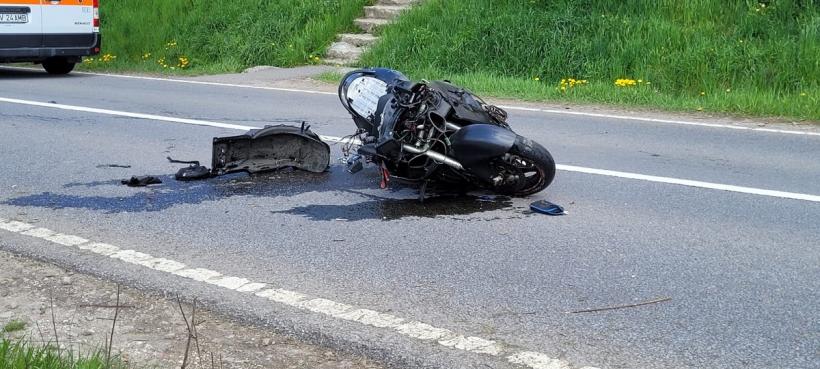 Accident grav între o mașină și o motocicletă pe DN15E, în Dâmbovița