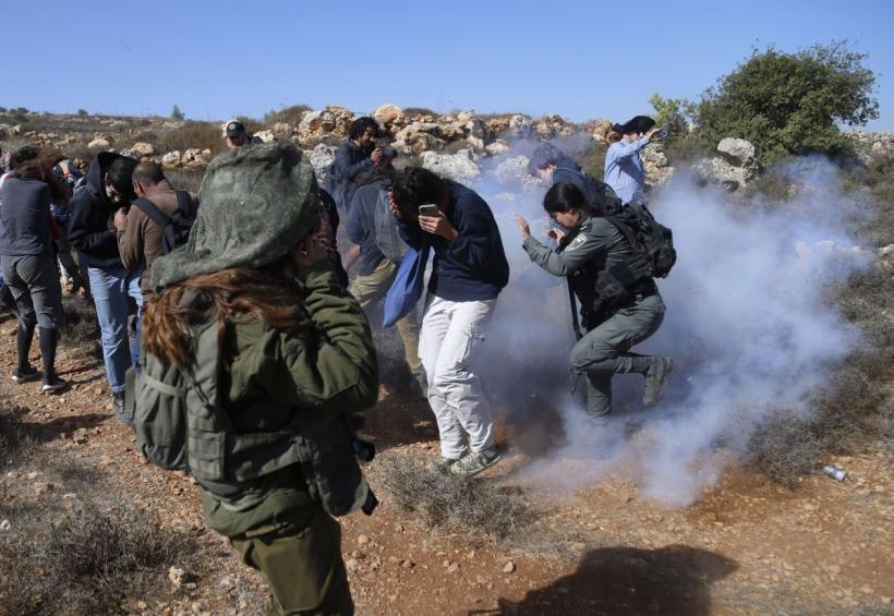 Israelienii îi alungă pe palestinieni din Cisiordania. Coloniștii i-au atacat pe fermieri pentru a-i forța să-și părăsească terenurile