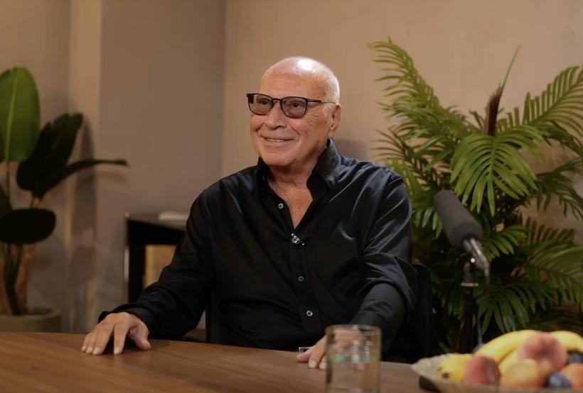 Povestea emoționantă a copilăriei lui Dan Voiculescu. Ce a învățat de la părinți, în podcastul „Fain&amp;Simplu” cu Mihai Morar