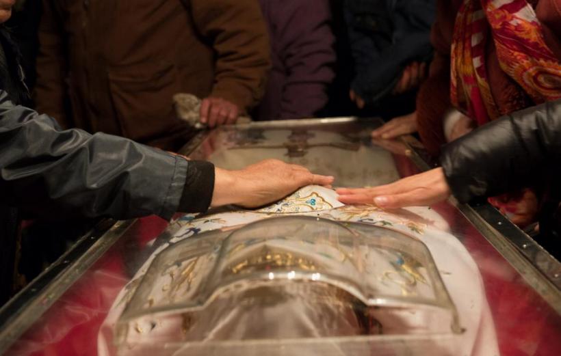 Aproape 110.000 de pelerini au trecut pe la racla cu moaştele Sfintei Cuvioase Parascheva