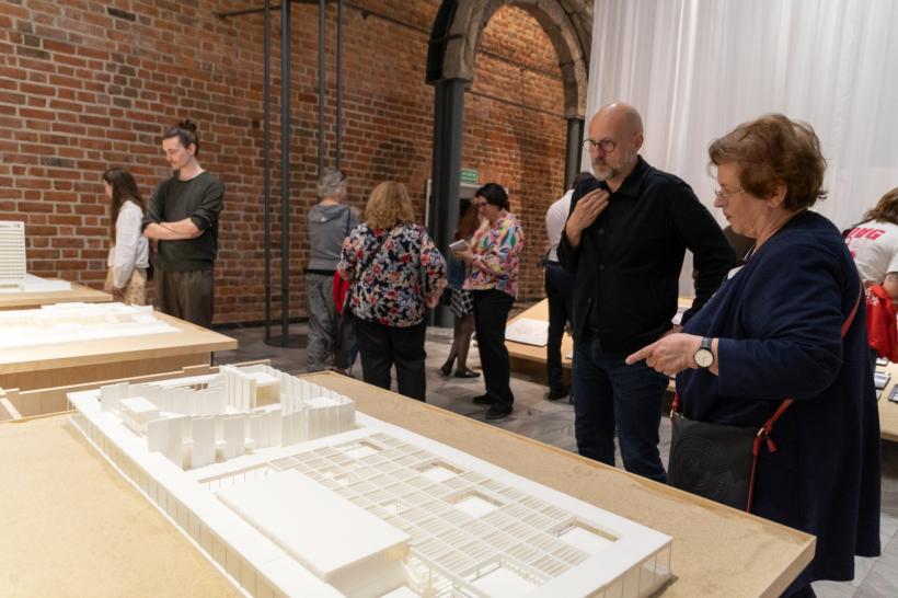 Se încheie Expoziția Utopie la Marea Neagră, 1955-1989. O piesă de(spre) arhitectură în 5 acte de la Muzeul de Arhitectură din Varșovia 18975757