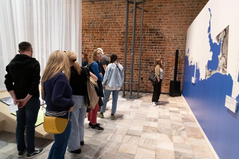 Se încheie Expoziția Utopie la Marea Neagră, 1955-1989. O piesă de(spre) arhitectură în 5 acte de la Muzeul de Arhitectură din Varșovia 18975758