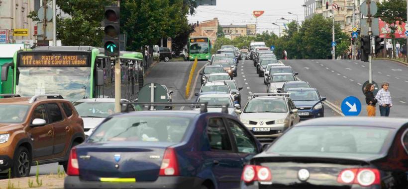 Motocicletele și mopedele, transformate în supervehicule. Politicieni cu greutate vor să încurce grav traficul rutier, cu scopul de a-l descongestiona