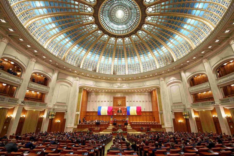 Legea prosumatorilor, adoptată: Românii pot folosi energia produsă acasă pentru alte locuințe