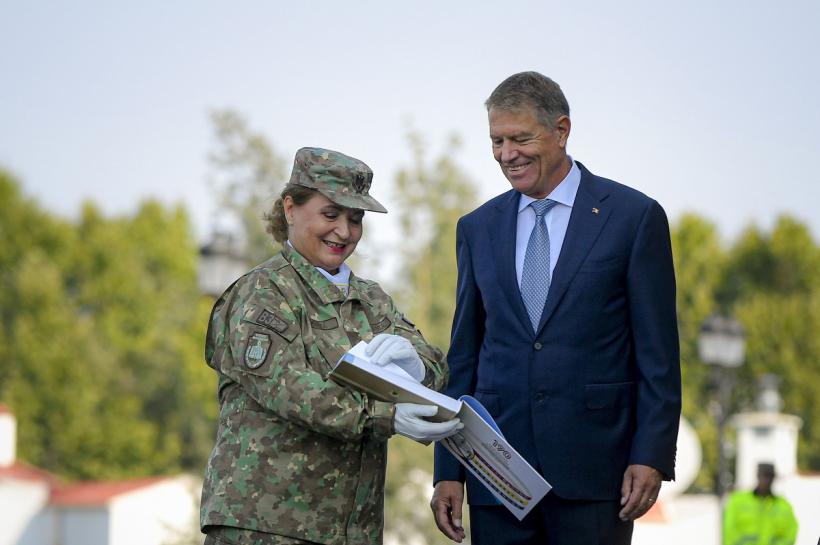 Albumul foto cu politicieni al generalului Florentina Ioniță