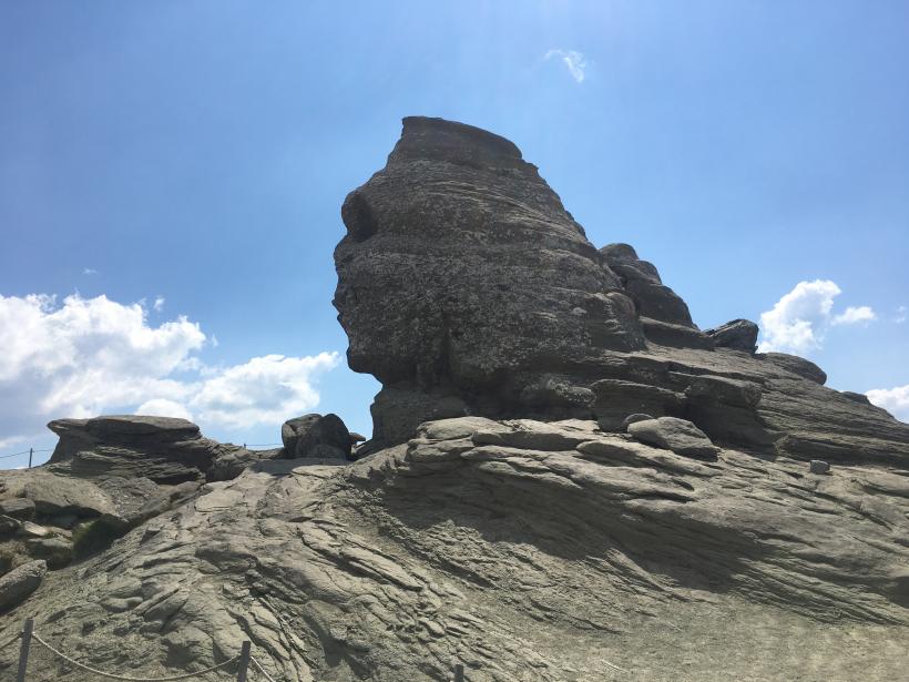 Peste jumătate dintre români cred în locuri „încărcate energetic. Tinerii, mai receptivi