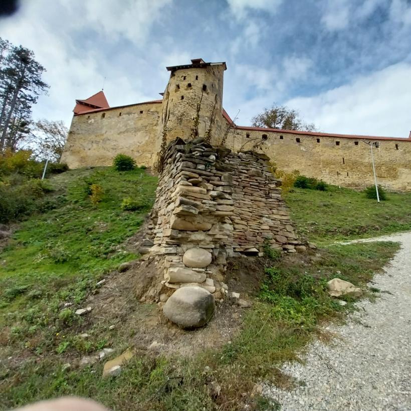 Cetatea de la Saschiz a reînviat, fiind reconstituită total 18976325