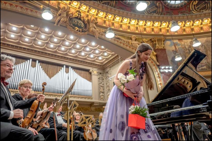 Concert extraordinar INTEGRALA SAINT-SAËNS: pianista Miruna Maciuca, Orchestra Filarmonicii „Ion Dumitrescu” din Râmnicu Vâlcea și dirijorul Russell McGregor, pe scena Sălii Radio București 18976461