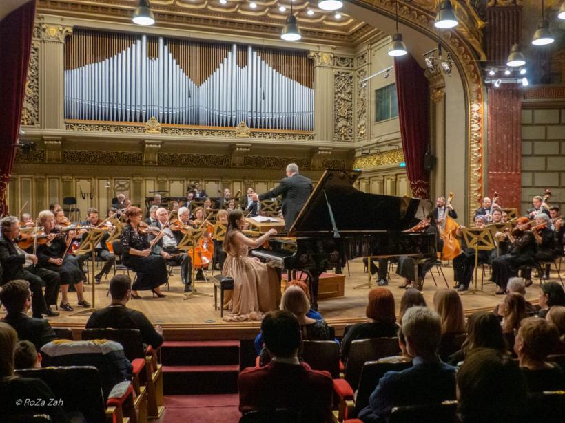 Concert extraordinar INTEGRALA SAINT-SAËNS: pianista Miruna Maciuca, Orchestra Filarmonicii „Ion Dumitrescu” din Râmnicu Vâlcea și dirijorul Russell McGregor, pe scena Sălii Radio București 18976463