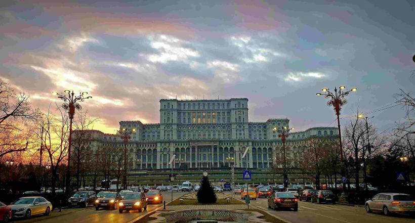 Factura la electricitate a Casei Poporului, cât pentru 4.200 de locuințe obișnuite